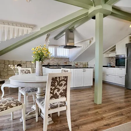 Cumbalica Flora فندق *