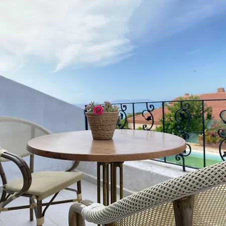 Cumbalica Flora فندق *