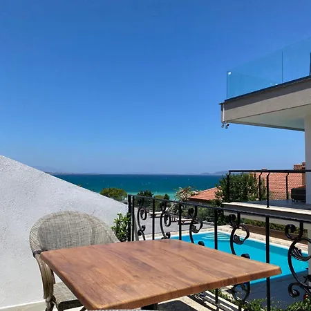 Cumbalica Flora فندق *