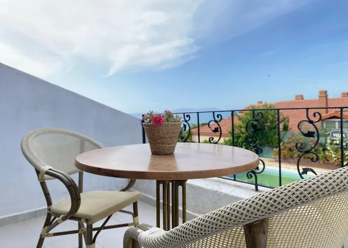 Cumbalica Flora فندق *