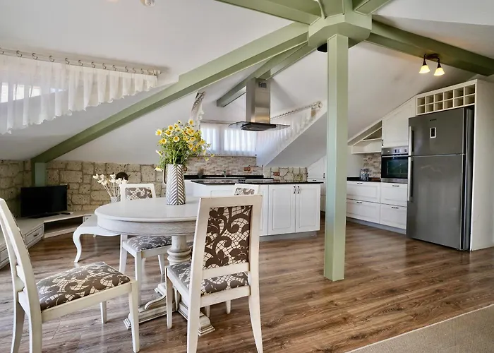 Cumbalica Flora Hotel *